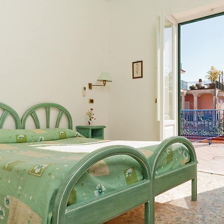 Hotel Del Postiglione Иския Екстериор снимка